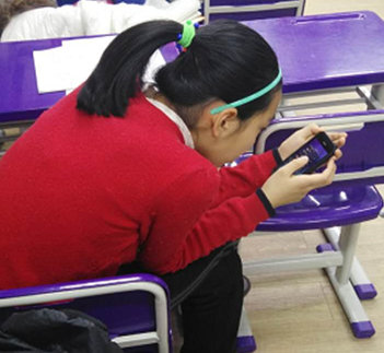 14少女頸椎老化程度相當(dāng)于50歲 因經(jīng)常玩手機(jī)導(dǎo)致