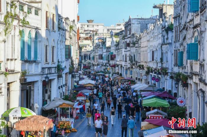 資料圖：圖為?？隍T樓老街游客如織。 <a target='_blank' href='/' >中新網(wǎng)</a>記者 駱云飛 攝