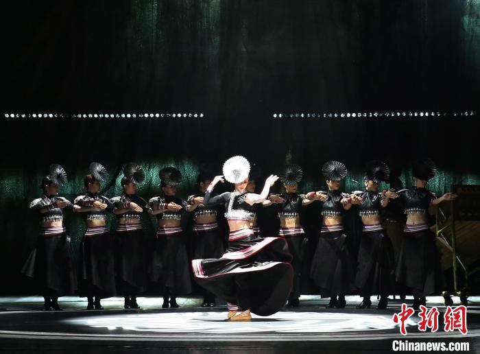 云南玉溪活化文物與非遺打造舞臺劇《花腰竹女》