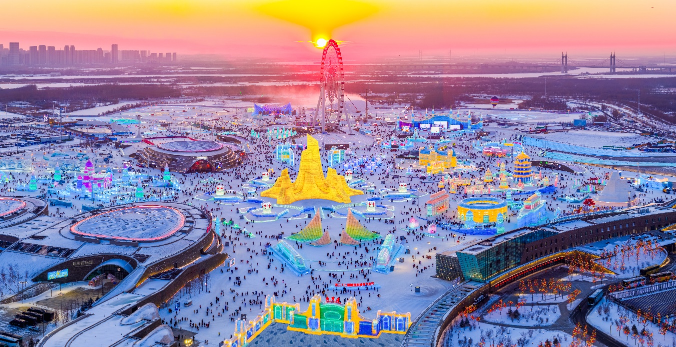 哈爾濱冰雪大世界迎來“開門紅”。人民網(wǎng)記者 蘇靖剛攝