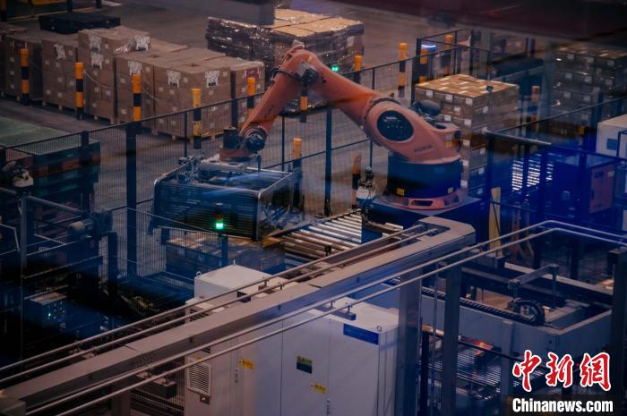 百威雪津啤酒莆田基地釀造幾乎都由自動化生產(chǎn)線完成，年產(chǎn)能達200萬噸?！±钅宪?攝