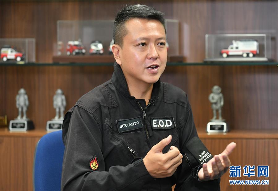 （港澳臺&middot;香港故事&middot;圖文互動）（1）用手觸摸二戰(zhàn)炸彈的人——訪香港警方拆彈專家