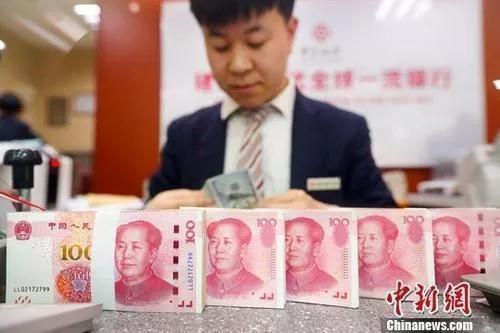 資料圖：銀行工作人員清點貨幣。<a target='_blank' href='/'>中新社</a>記者 張云 攝