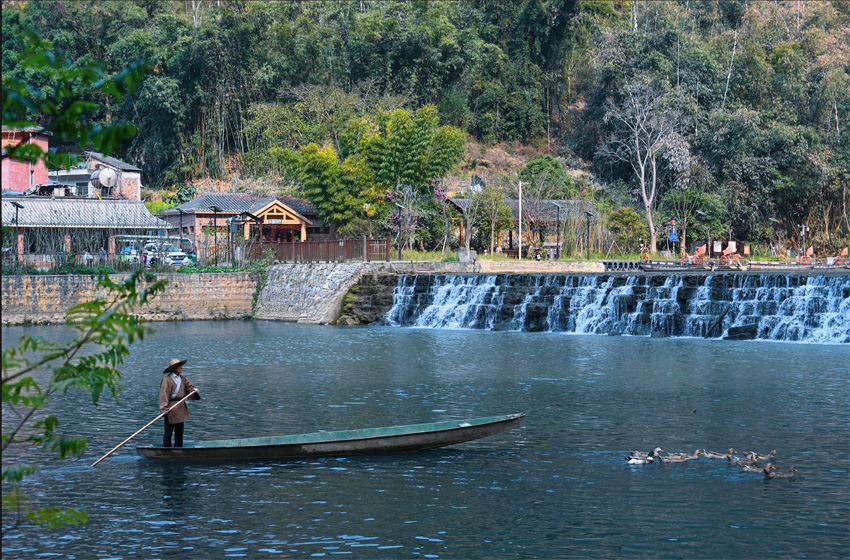 世外桃源春光好。網(wǎng)友“坐井說天闊”攝