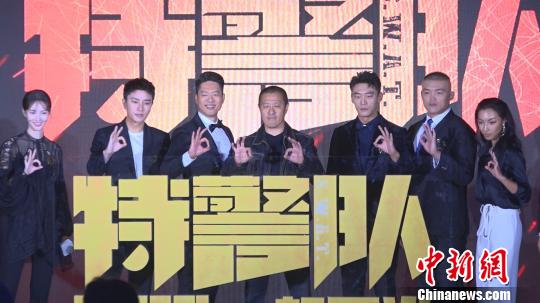 由導(dǎo)演丁晟所帶來的《特警隊(duì)》集結(jié)了凌瀟肅、賈乃亮、金晨等實(shí)力派演員?！】涤裾?攝